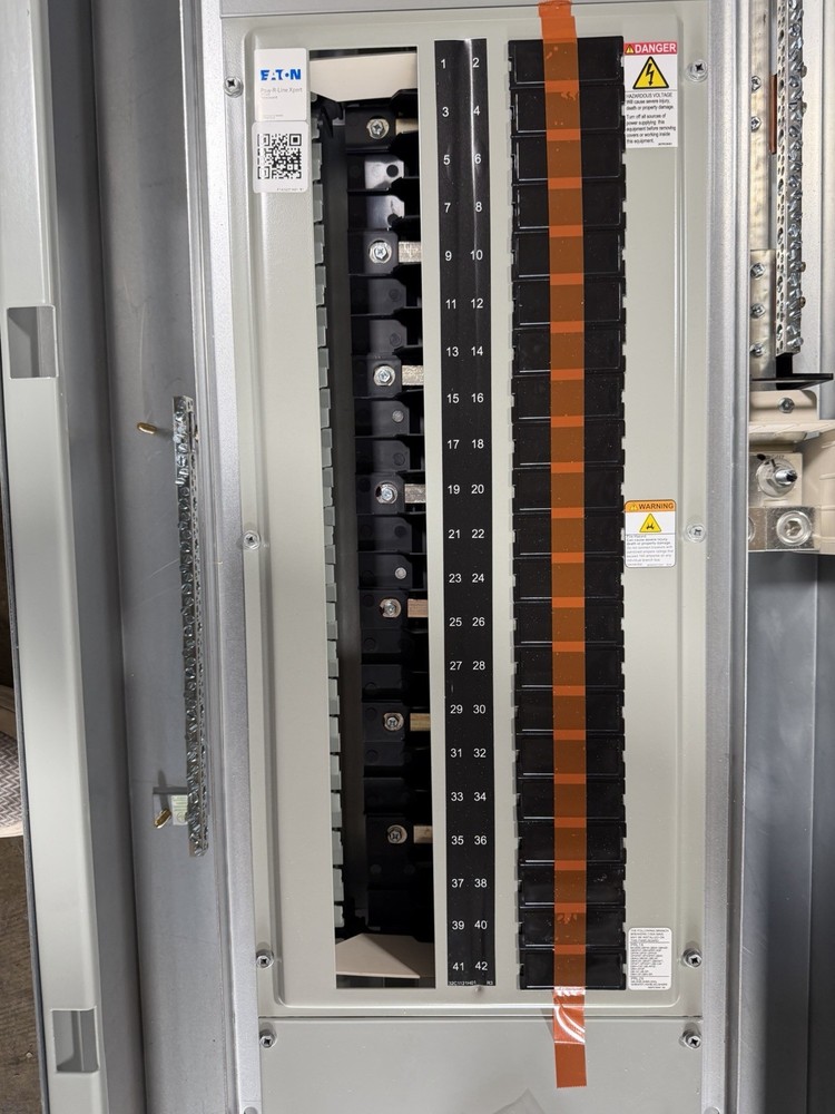 1-350 AMP 480V MAIN BREAKER PANELBOARD 42 SPACE 3PHASE 4WIRE COMPLETE PANEL