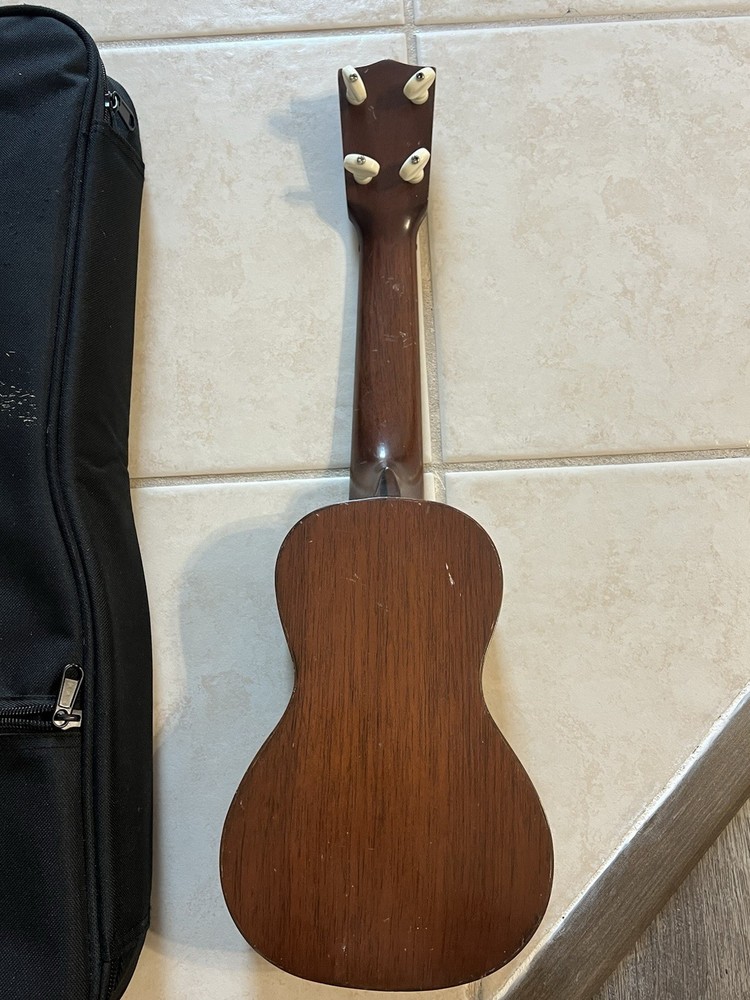 Mele 2014 Ukulele ( Made In Hawaii )