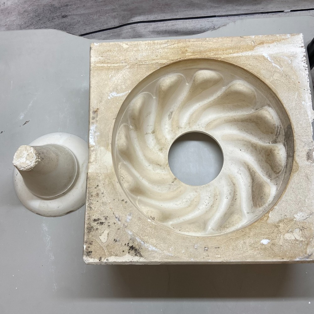 Ceramic Slip Casting Mold Swirl Fluted Design Finial Base