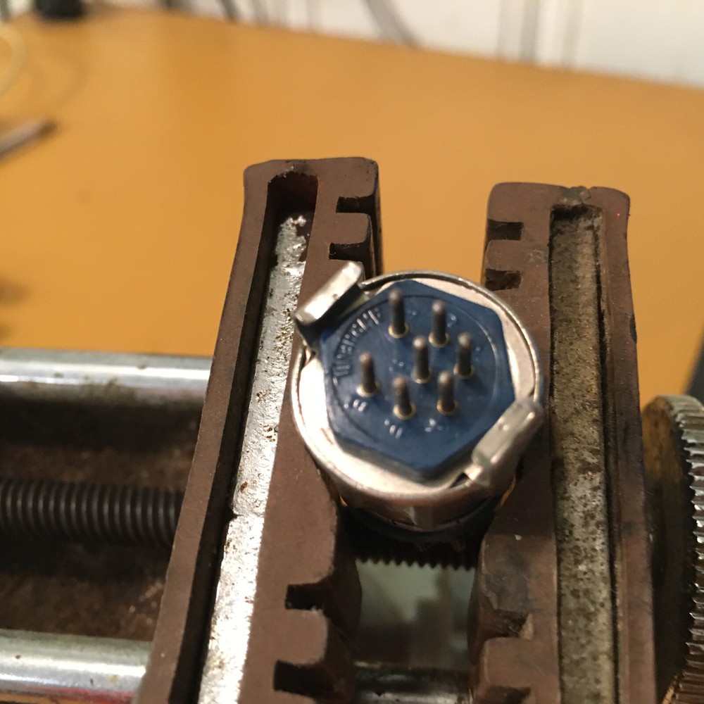 1 Amphenol 7 pin Male Circular Connector