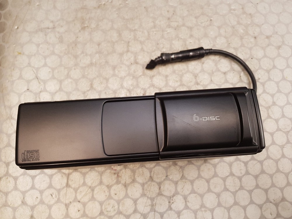 04 Audi TT Roadster CD Changer 8N7035111A