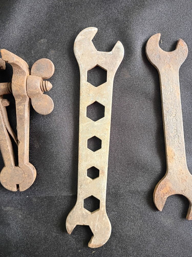 Antique Tools And Trunk 45 Items!!!!Inside !!