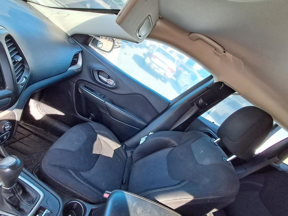 CHEROKEE 2015 Glove Box 4863443