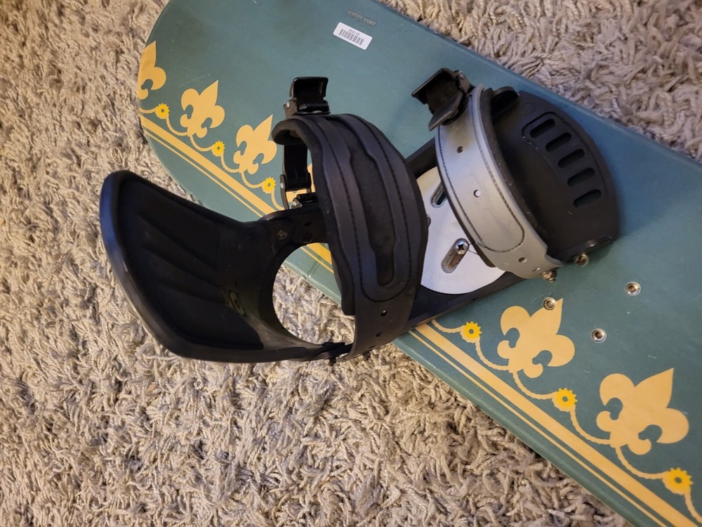 Vintage Apocalypse Snowboard 56" Spiral bindings missing 1 strap