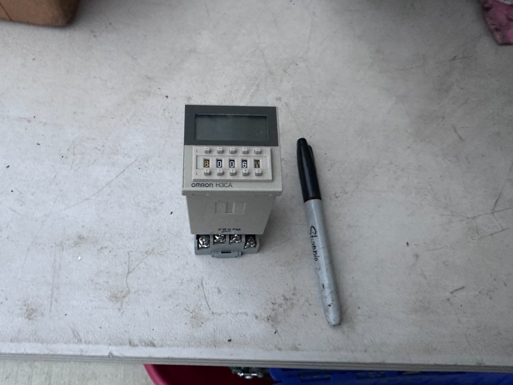 Omron H3CA-A Solid State Timer w/IDEC SR3P-05 Socket