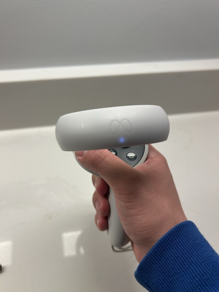 Meta Quest 2 Virtual Reality Headset and Controllers Fully Functional