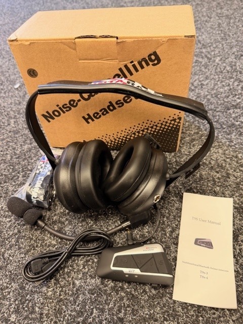 IntaRace noise cancelling headsets with bluetooth receiver