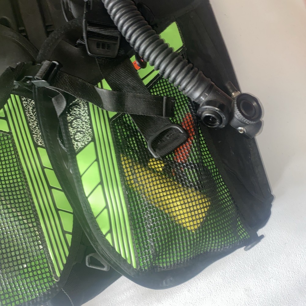 Mares Scuba Vest- - Black- size Large