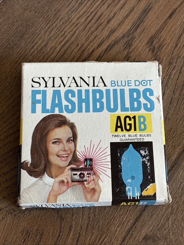 1 Box AG1B SYLVANIA BLUE DOT FLASHBULBS Vintage