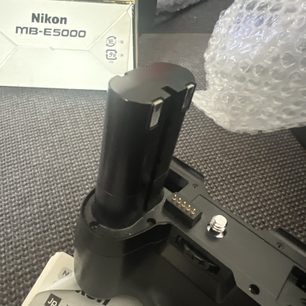 Nikon MB-E5000 Grip for Coolpix 5000