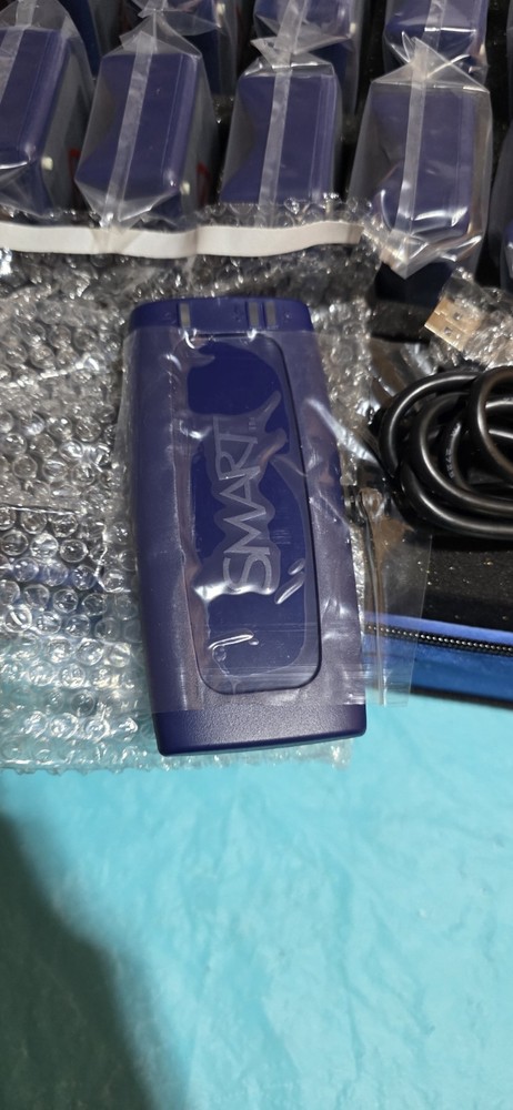 New SMART Response LE Interactive Response System Set Of 32 With Case NEW!