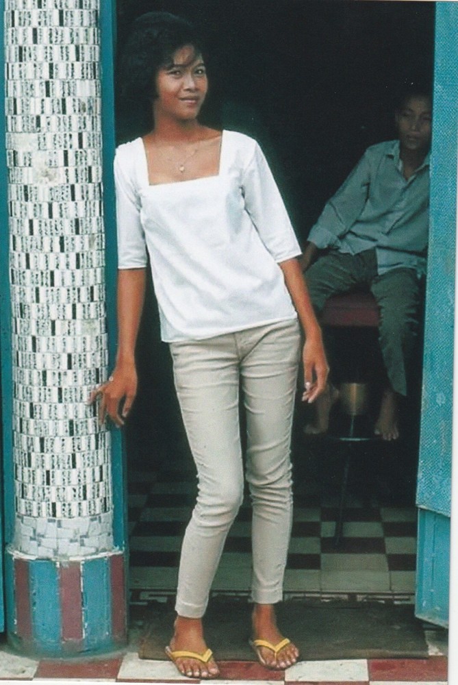 Vietnam  War  Photos -- . Saigon Ladys..