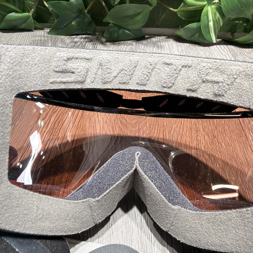 Smith Optics Ski Goggles Silver Frame Amber Lens Snowboard With Cloth Bag