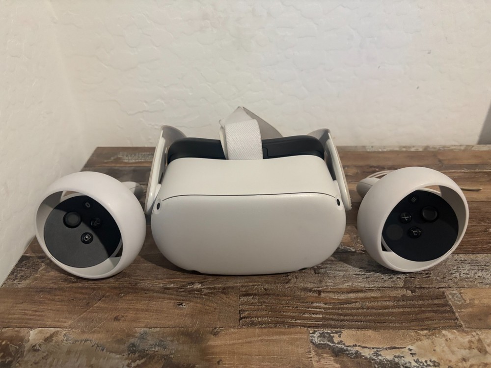 Meta Quest 2 VR Headset + Controllers - Great Condition (No Charger)