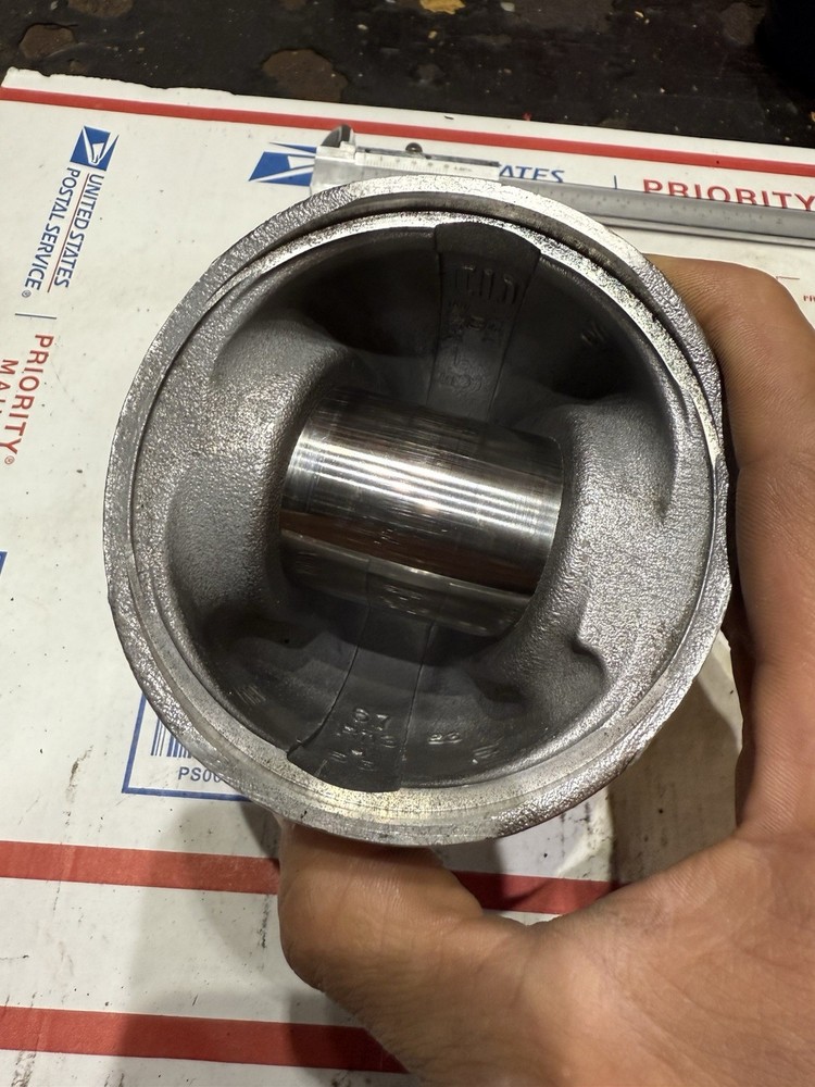 Cummins 6bta STD size piston 5591