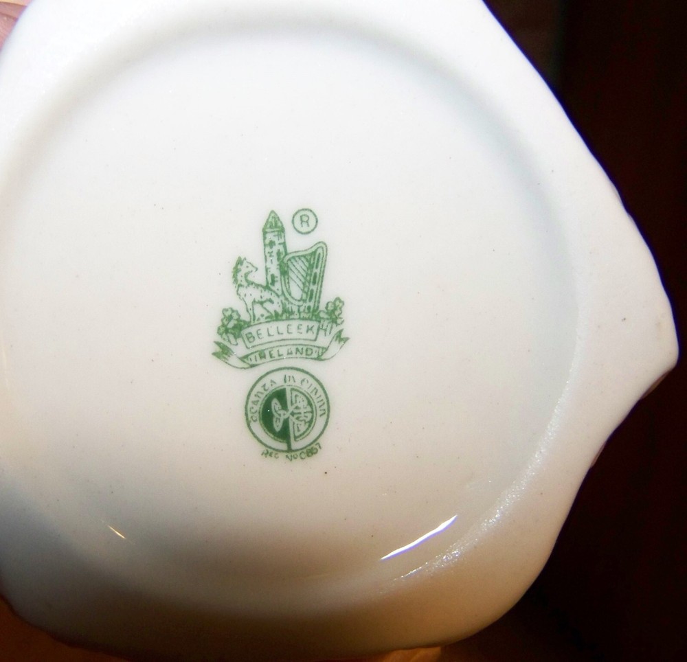 IRISH BELLEEK LIMPET BOWL - SIX POINT (M)