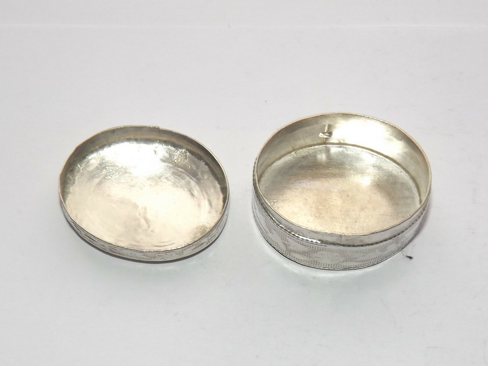 EASTERN SOLID SILVER STERLING BOX, SILVER PILL BOX, SILVER RING BOX c1970
