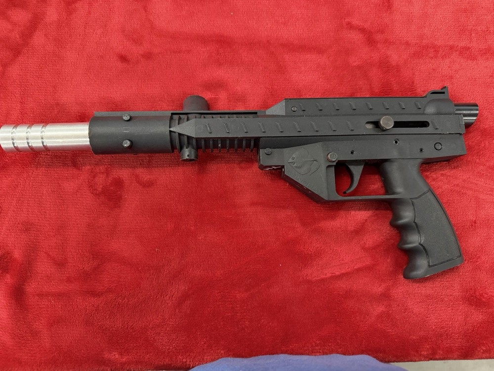 Brass Eagle Stingray paintball gun with 200rd Loader