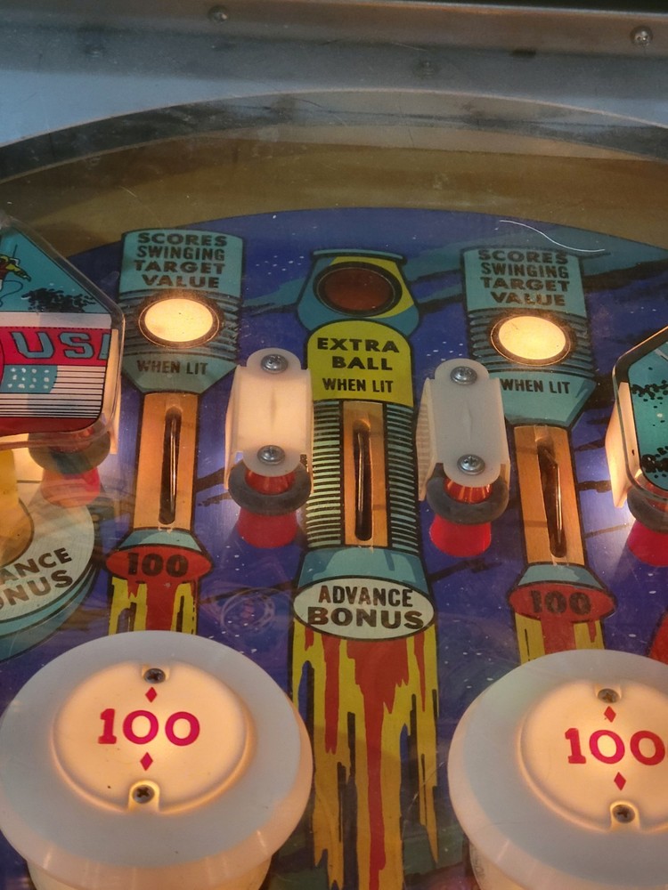 Space Mission Pinball Machine In Excellent Condition