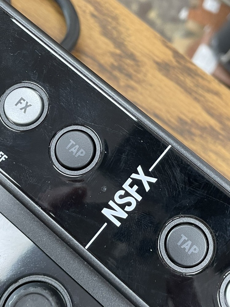 NUMARK NS7 DJ CONTROLLER (EZ2006242)