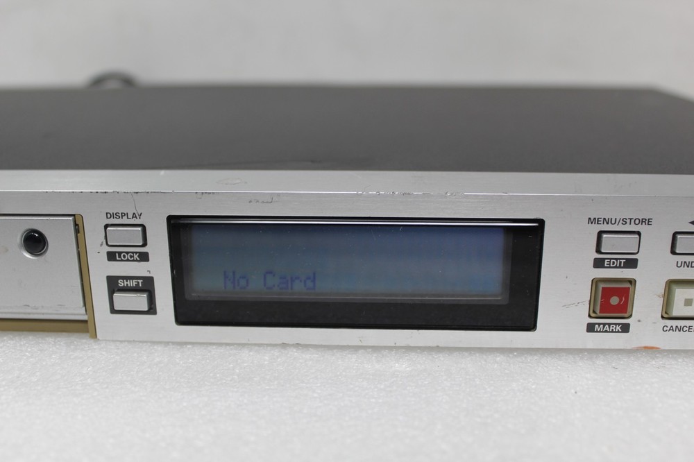 MARANTZ PMD570 Pro Studio Solid State Digital Audio Recorder Player