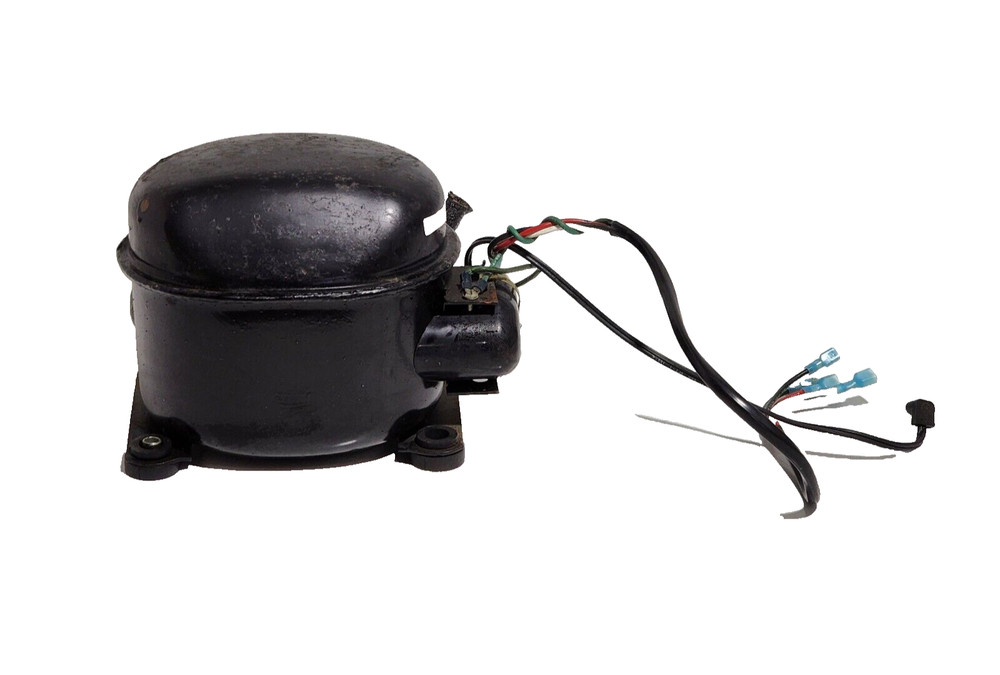 Tecumseh AE130AT-733 111-575-003 Compressor USED.