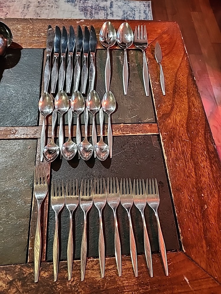 Oneida Windrift Stainless Flatware Set 29 Pc.