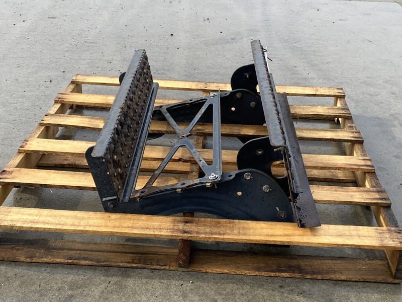 2019 International LT Frame Step (722-10297)