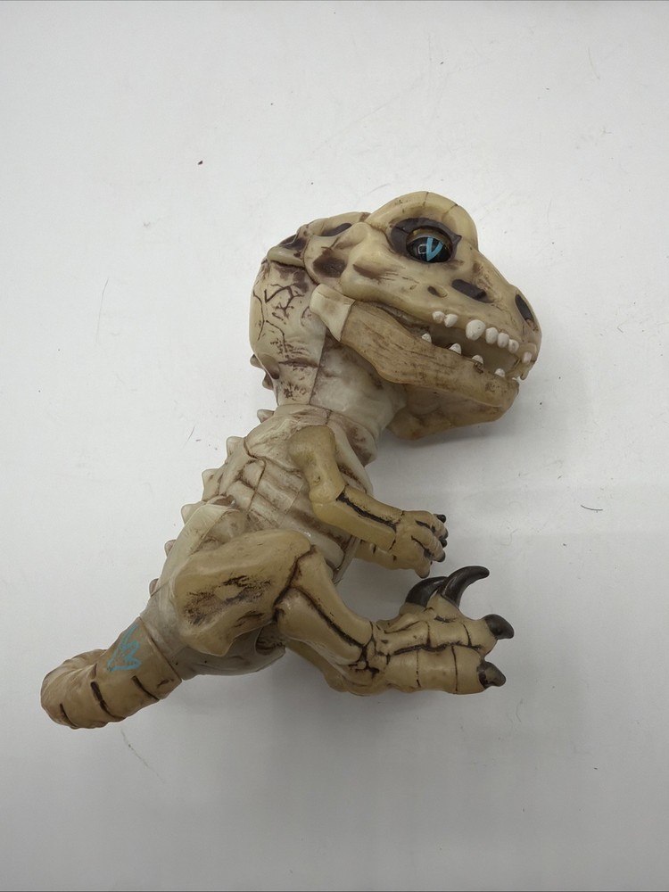 WowWee Fingerlings Untamed Skeletons Untested