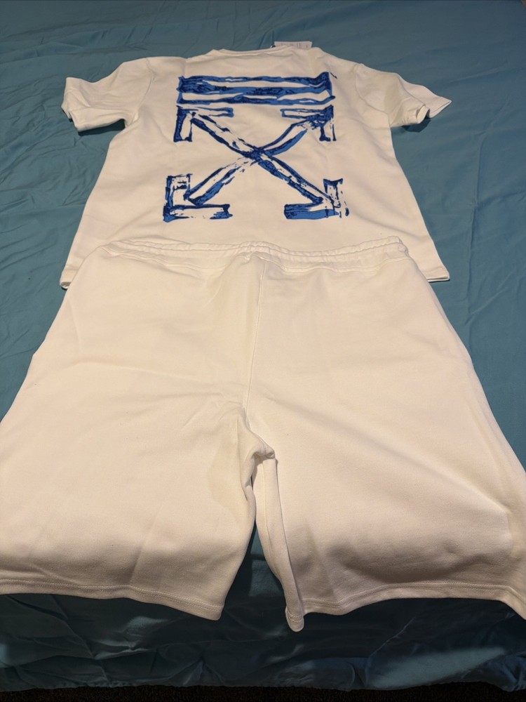 Off White Shorts Set Size Large Full Set. NWT