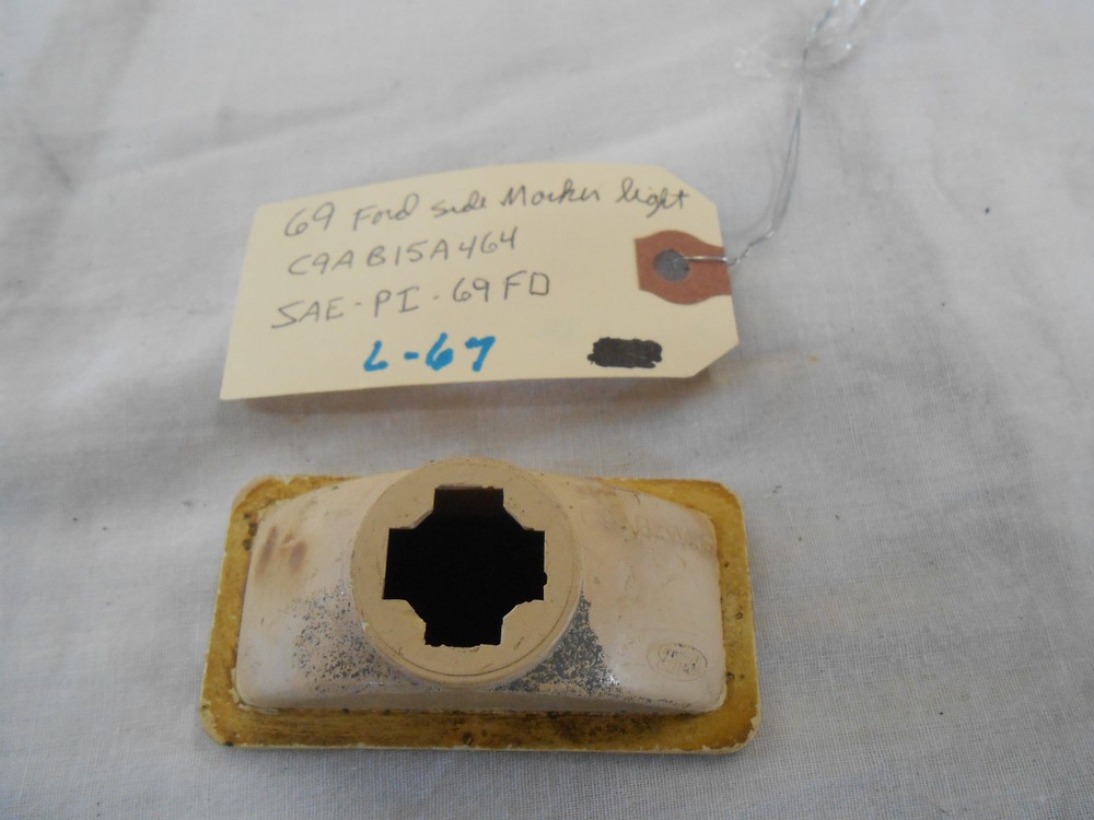 1969 FORD SIDE MARKER LIGHT C 9AB15A464