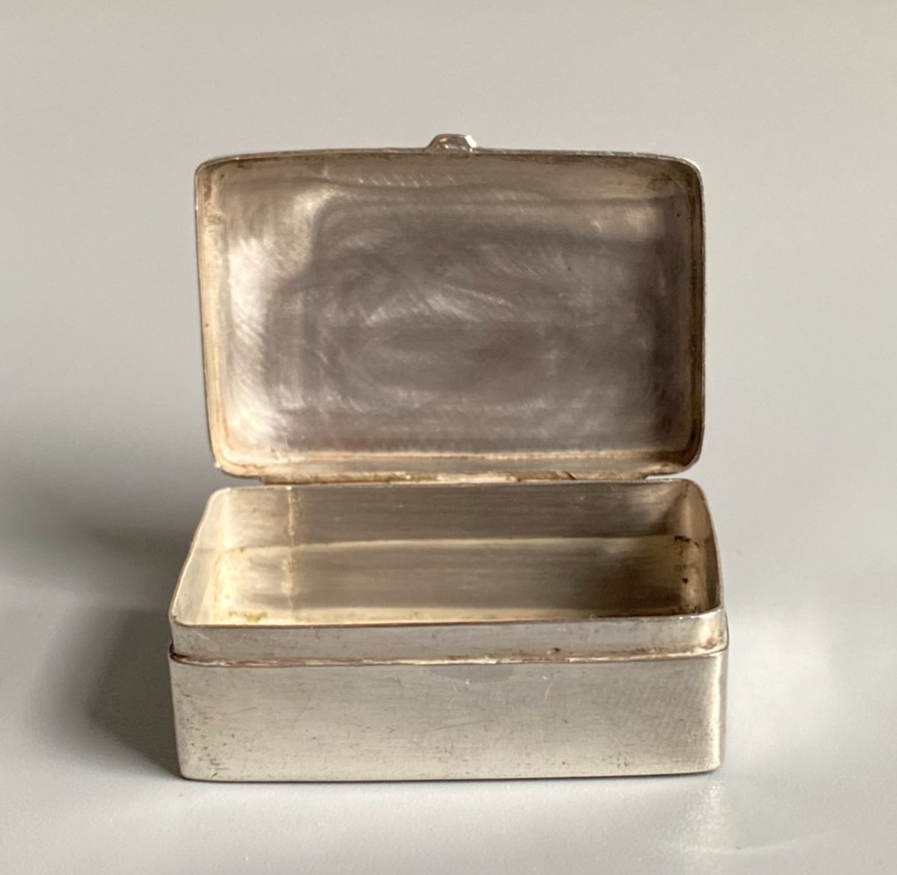 Vintage Mid Century Solid Silver Ornate Floral Scrollwork Hinged Snuff Pill Box