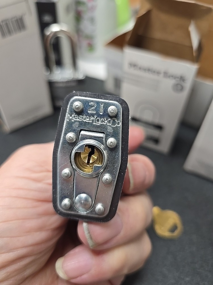 Master Lock 21KZLFW27 Padlock, KEYED DIFFERENT Standard Shackle