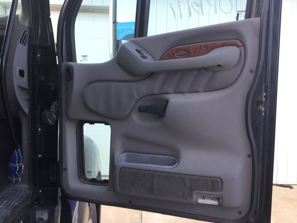 2000-2011 Peterbilt 387 BLACK Right/Passenger Door - Used