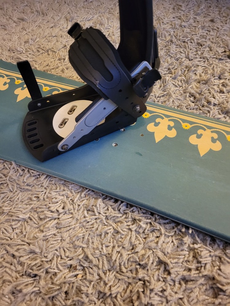 Vintage Apocalypse Snowboard 56" Spiral bindings missing 1 strap