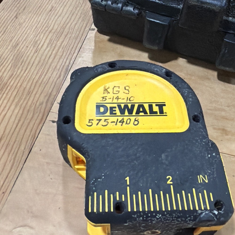 Dewalt DW082 Type 2 Laser Plumb Bob Self Leveling Level Preowned With Case