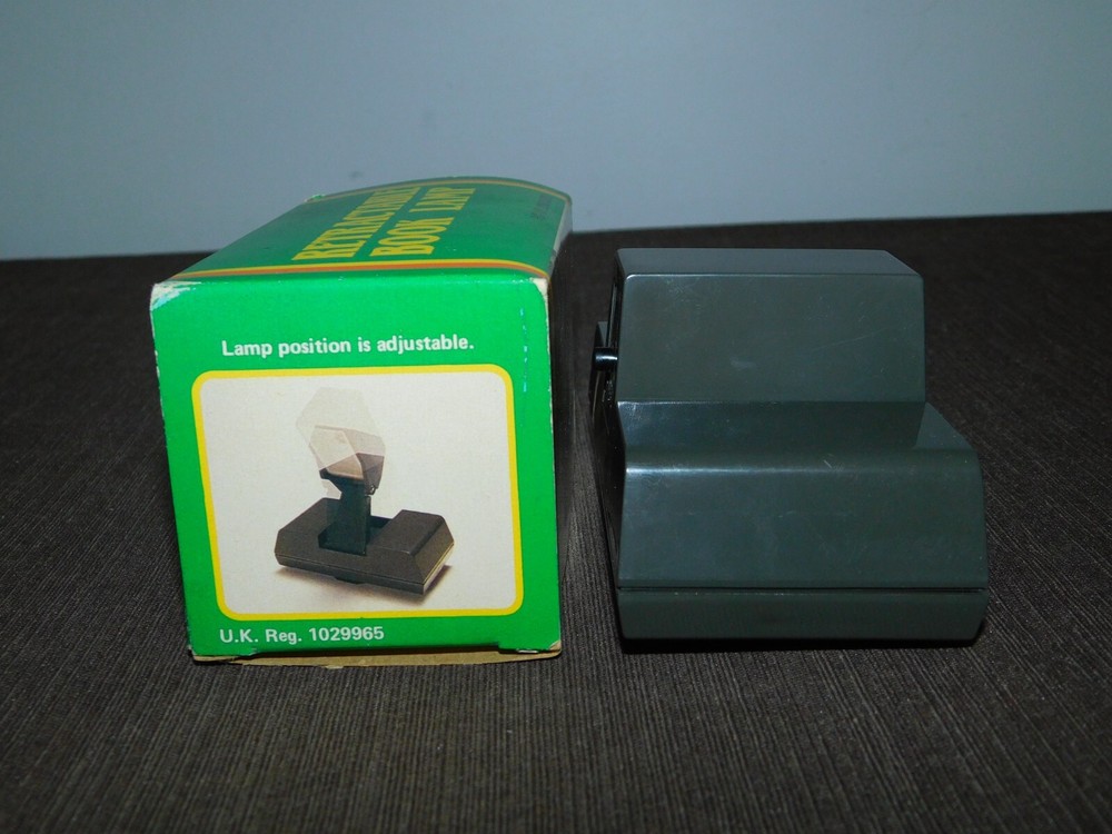 VINTAGE RETRACTABLE BOOK LAMP NEW IN BOX