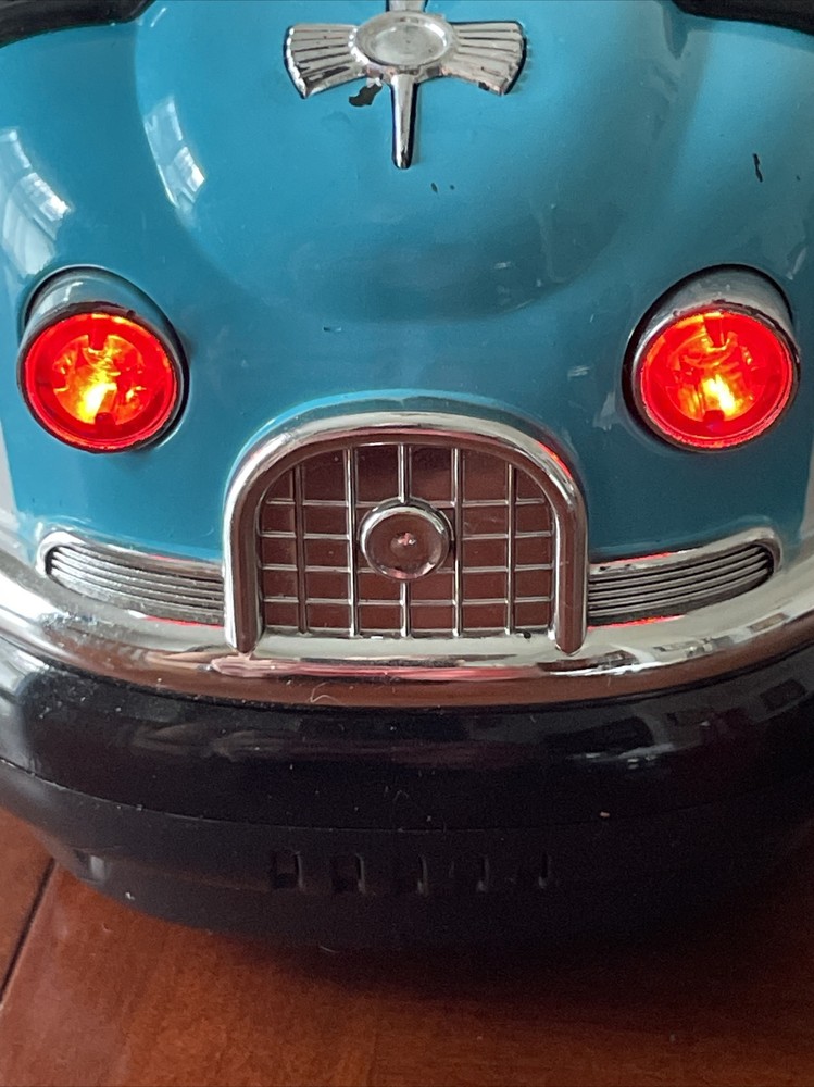 FAO Schwarz Remote Controlled Bumper Car RC Blue single controller & Red Driver