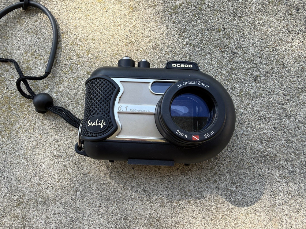 SeaLife DC600 underwater digital camera W/ Waterproof Casing