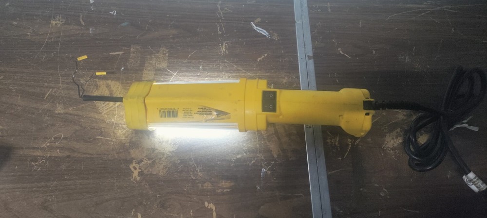 13-watt Fluorescent Work Light with Single Outlet Double Hook