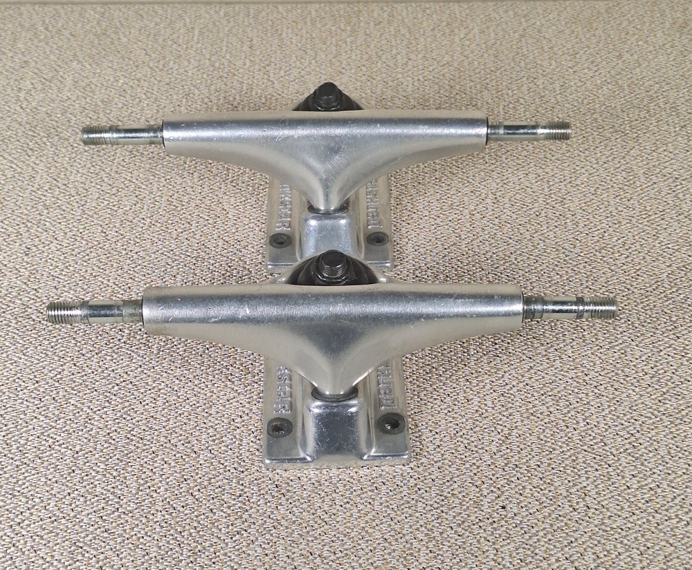 Darkstar Skateboard Trucks - Great Condition