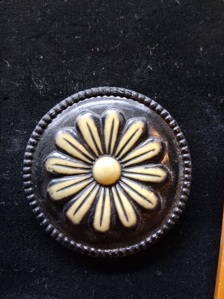 Vtg Flower Button