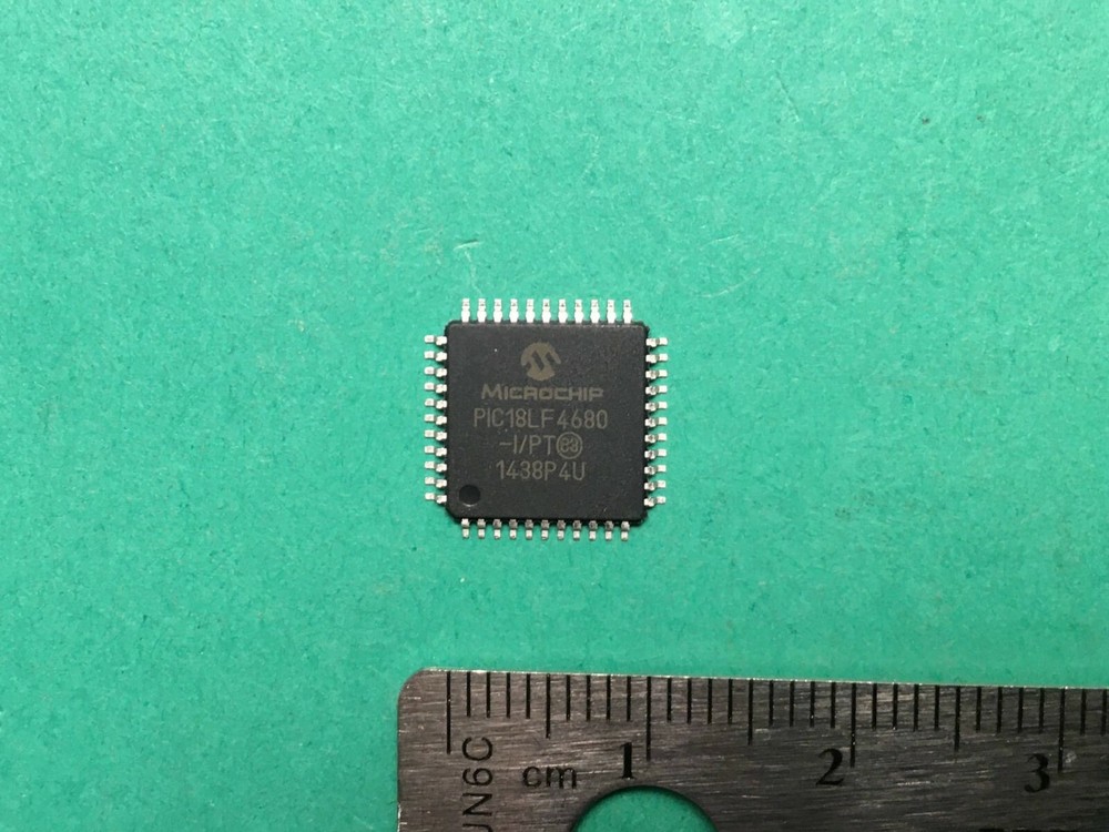 PIC18LF4680-IPT  1 pc