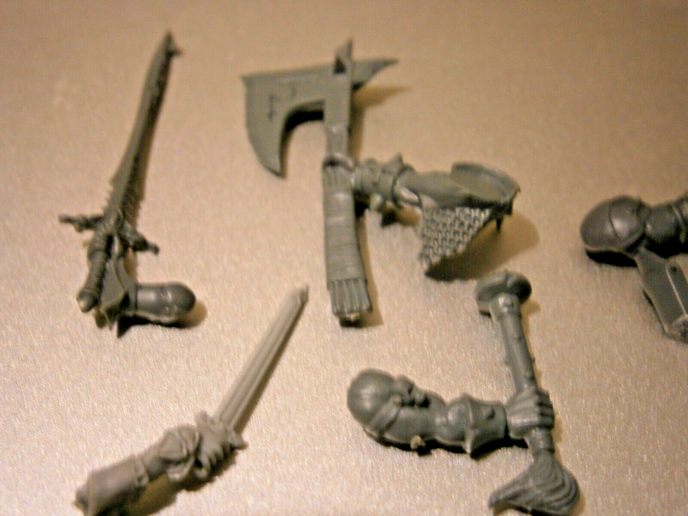 Warhammer various weapons-in-hands bits x9 pieces