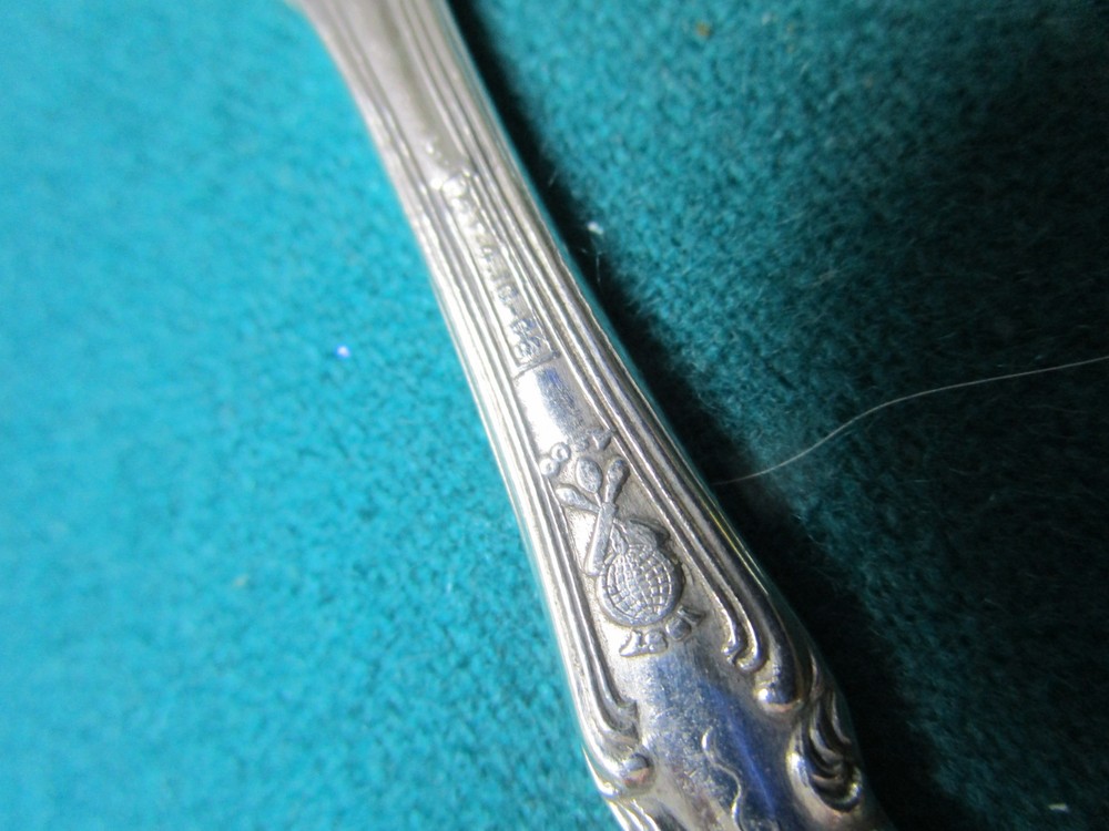 Wm "Rogers' 6 Small Fruit/ Fish / Spread Knives Repousse