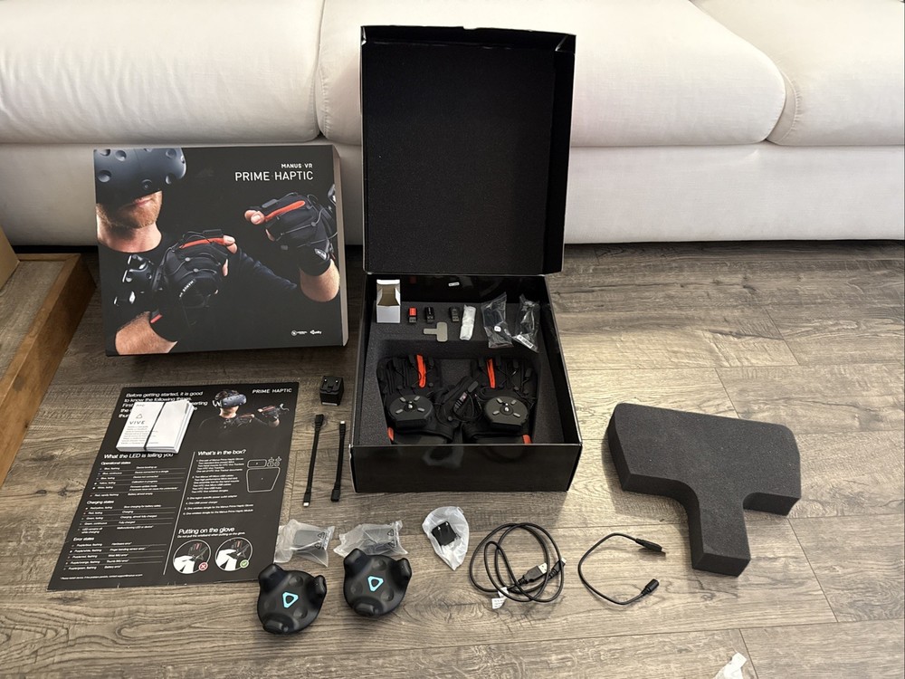 Manus VR Prime Haptic Glove with HTC VIVE Trackers