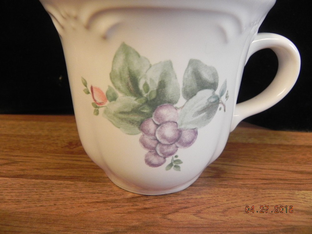 PFALTZGRAFF GRAPEVINE COFFEE TEA CUP ... Stoneware Grape Flower