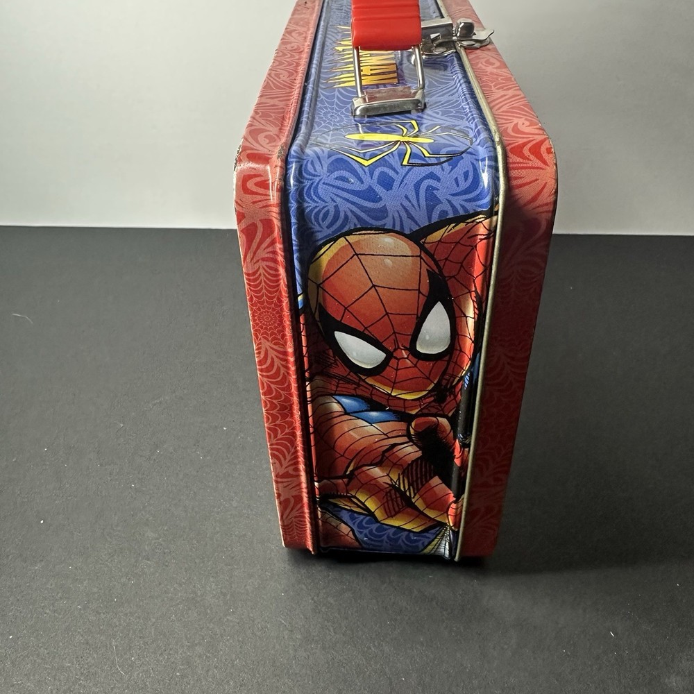Marvel Comics Spider-Man Super Hero 3D Embossed Metal Lunchbox