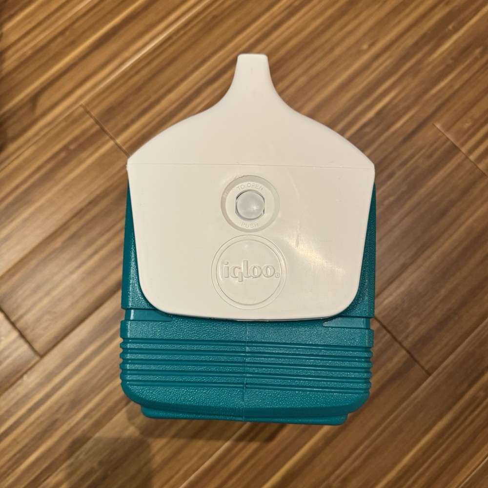 IGLOO Playmate Mini 4 QT Hard Cooler, Throwback