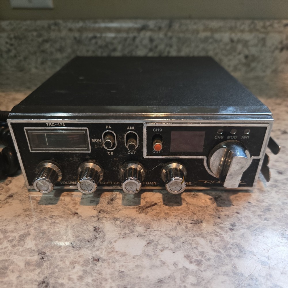 Realistic (model 21-1537) 40 Ch CB Radio w/ Microphone . Tested